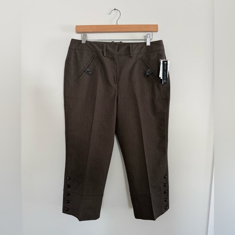 Larry Levine Brown Cropped Dress Pants Size 8 NWT Wide Cuff Button Detail
